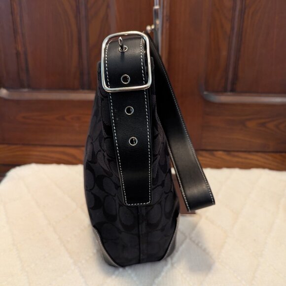 Coach Vintage Y2K - Signature and Leather Bucket Bag 6076 in Black - Picture 5 of 12